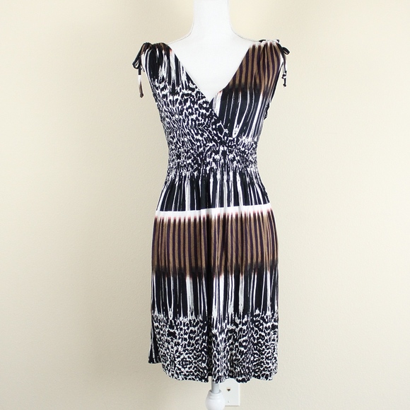 VENUS Dresses & Skirts - VENUS NEW Printed Surplice Dress